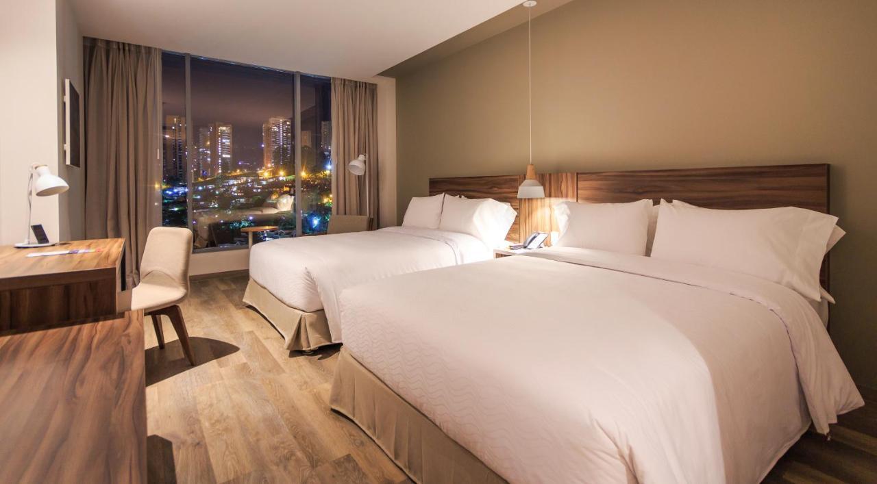 Novotel Medellin El Tesoro エクステリア 写真 A room at the hotel