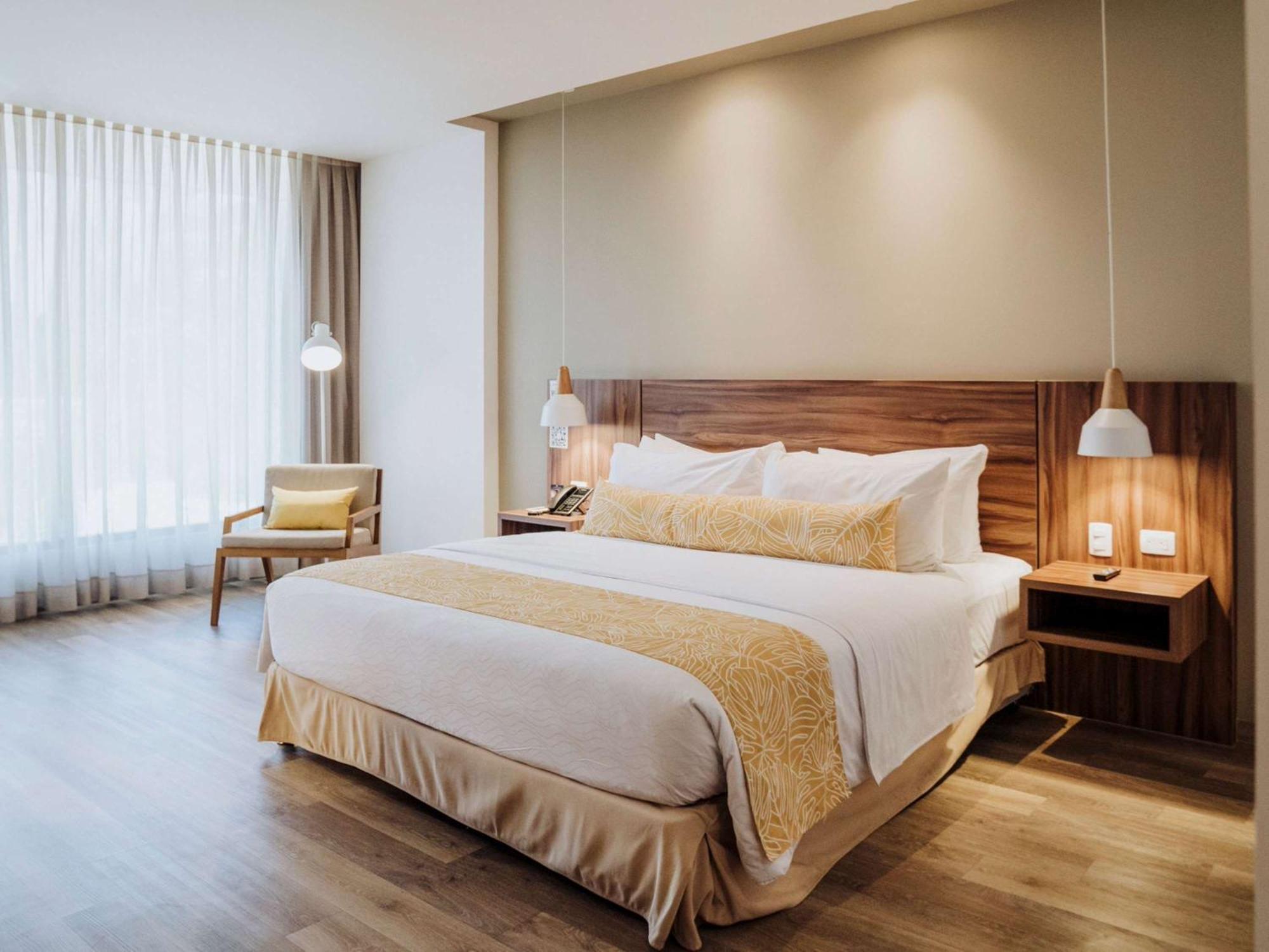 Novotel Medellin El Tesoro エクステリア 写真 A bedroom at the hotel